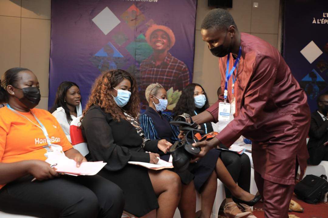 SADEN_GN's tweet photo. [Jour 1 - #Saden2021]

Alioune Doukouré, Finaliste au concours #PrixSaden de l’entreprise de l’année dans la catégorie Entrepreneuriat Social avec le projet « Guinée Art Afrique ».

[1] https://t.co/rtiaRIYOgc