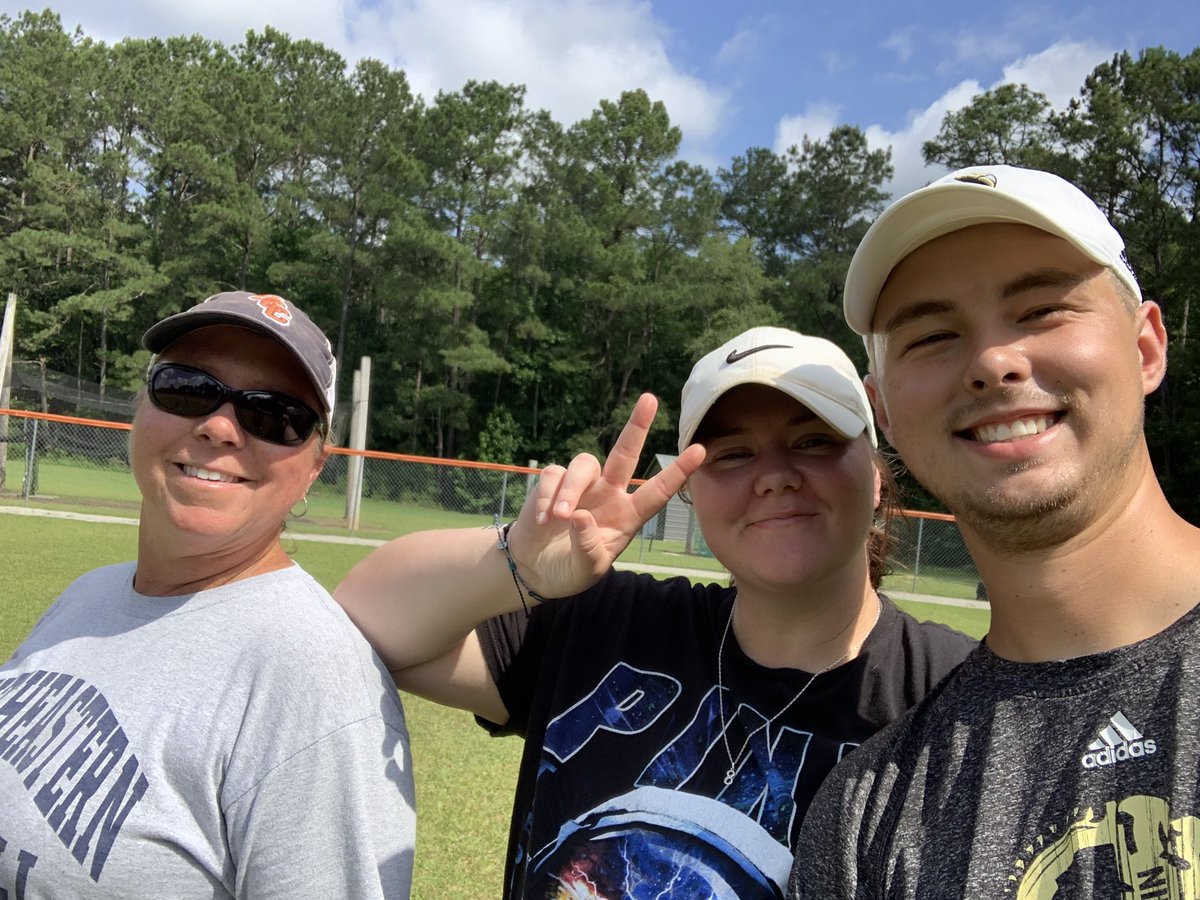 tbullard71's tweet photo. Fun 3 days getting to work with these awesome campers. Softball is growing and I love to see it! Thanks to the Columbus County Parks and Recreation for putting it on and Coach K for allowing me to work the camp! https://t.co/B6lVIZHMne