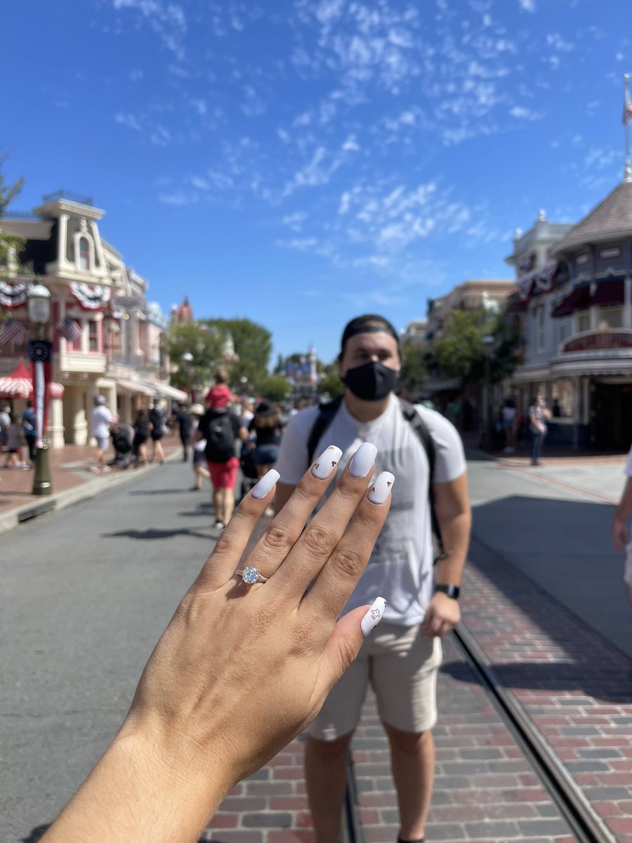 hallllee33's tweet photo. Future Mrs. Christensen has a nice ✨ring✨ to it 💕 https://t.co/WMMFxP1r4i