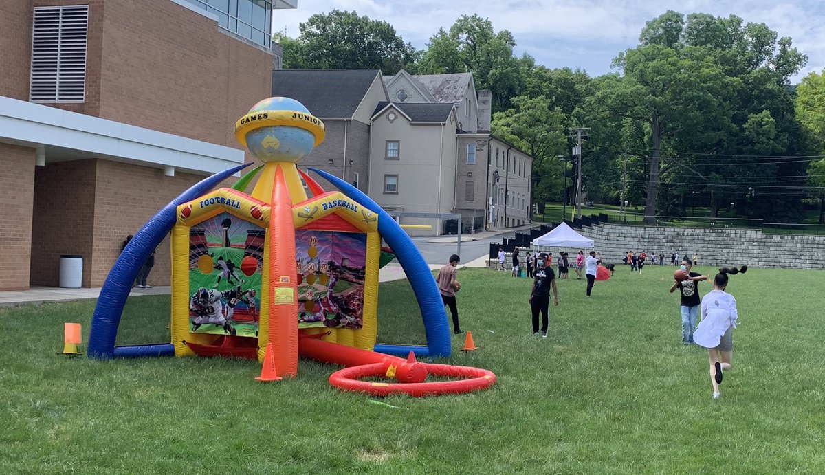 lpvento's tweet photo. Thank you Metz Amusements for helping our 8th graders feel like kids again! It’s been a long year but what a fun way to end 2021! 💙💛@BASDBroughalCS  @SobrinskiMrs @MsKeptner @miss_isernia @lcirucci @j_sitaras @podhyski @barbJchandler @mrsyeakelesol https://t.co/80QTdHrZEv