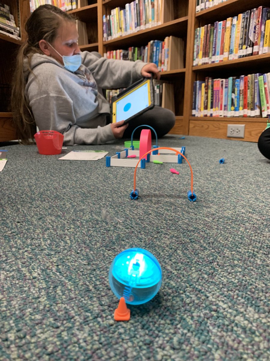 Sevier_Library's tweet photo. Our Ss are building their #CodingAndRoboticSkills. @SpheroEdu makes learning to code fun. Thanks to @KCS_JeffLibrary for loaning us tablets and bots! @KCS_District @KCS_Sevier @KCS_Robinson #KCSCodes @KCS_STREAM https://t.co/jnkcdAw9Ua