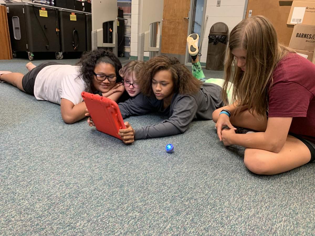 Sevier_Library's tweet photo. Our Ss are building their #CodingAndRoboticSkills. @SpheroEdu makes learning to code fun. Thanks to @KCS_JeffLibrary for loaning us tablets and bots! @KCS_District @KCS_Sevier @KCS_Robinson #KCSCodes @KCS_STREAM https://t.co/jnkcdAw9Ua