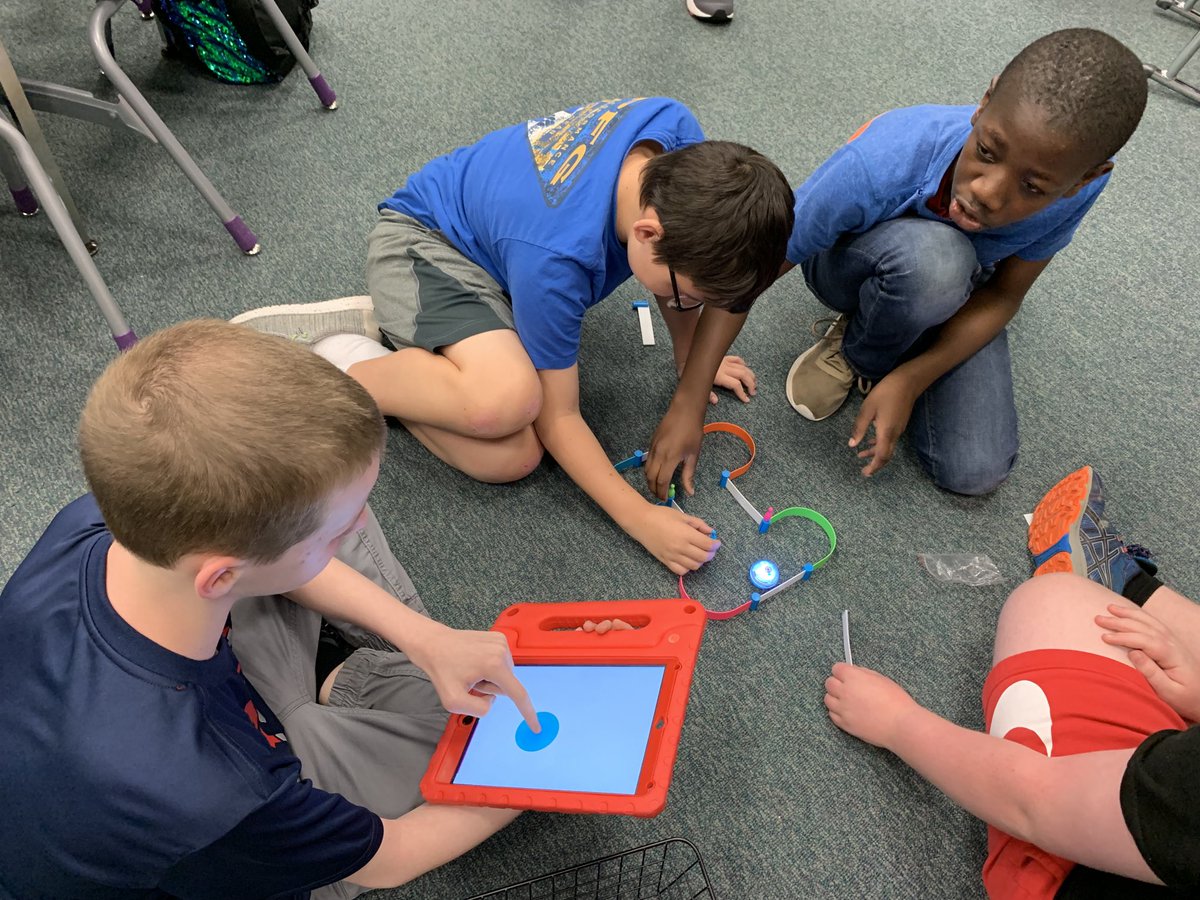 Sevier_Library's tweet photo. Our Ss are building their #CodingAndRoboticSkills. @SpheroEdu makes learning to code fun. Thanks to @KCS_JeffLibrary for loaning us tablets and bots! @KCS_District @KCS_Sevier @KCS_Robinson #KCSCodes @KCS_STREAM https://t.co/jnkcdAw9Ua