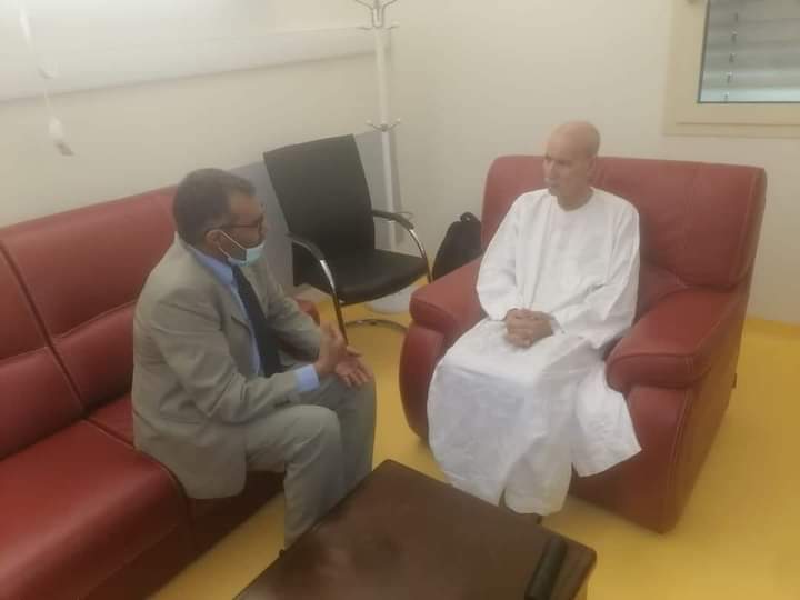 busaula_mint's tweet photo. الرئيس غالي يستقبل رئيس حكومته في جناحه الخاص بمستشفى عين النعجة العسكري..
و ظهر الرئيس في وضعية صحية احسن من التي ظهر عليها اخر مرة https://t.co/W3dFlC0vuu