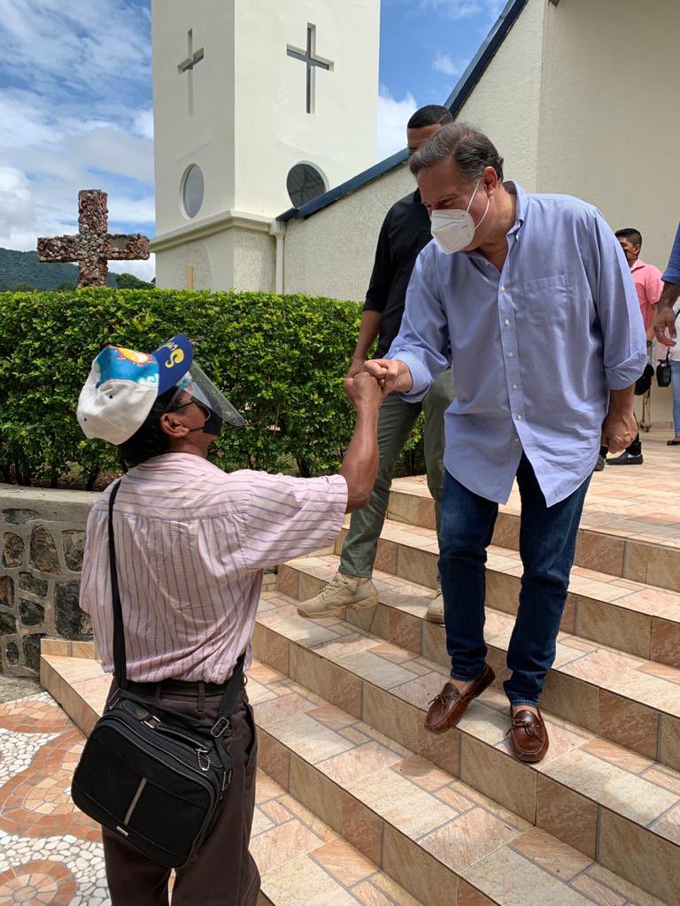 JC_Varela's tweet photo. Visitar Santa Fe, y poder participar junto a sus pobladores en la misa y los actos de conmemoración del 50 aniversario de la desaparición del Padre Héctor Gallego, me llena de esperanza. Sin duda su legado de amor y lucha sigue vivo en el corazón de los panameños. https://t.co/IvvGLPOrD4