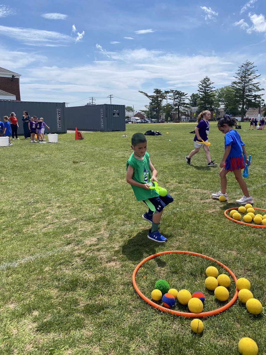 PiotrowskiFFE's tweet photo. Field Day was a blast with my second graders! https://t.co/gjZIMkQ9bM