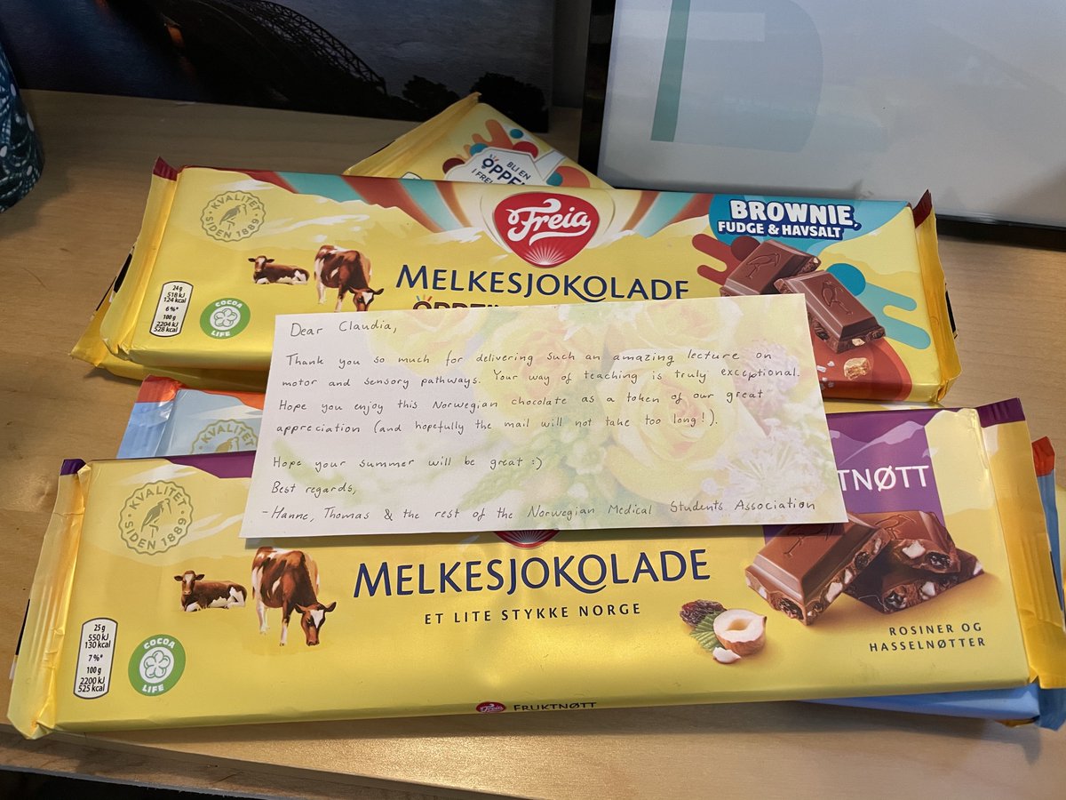 I gave a talk to Norwegian medical students and as a thank you they sent me 1kg (!!) of chocolate!

🇳🇴🍫♥️👩‍⚕️🧑‍⚕️⚕️

<a href="/NmfSentralt/">Norsk Medisinstudentforening</a> - Takk skal du ha! It was a huge pleasure to see you and talk about the brain on Zoom!
