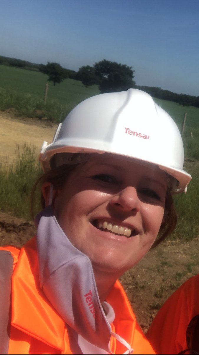 yudoula's tweet image. So nice to finally be back on site today doing what I love !!❤️👷🏻‍♀️ #hs2 #thisiscivilengineering #speedrail #backtosomenormality #covid_19 #geogrid #tensar