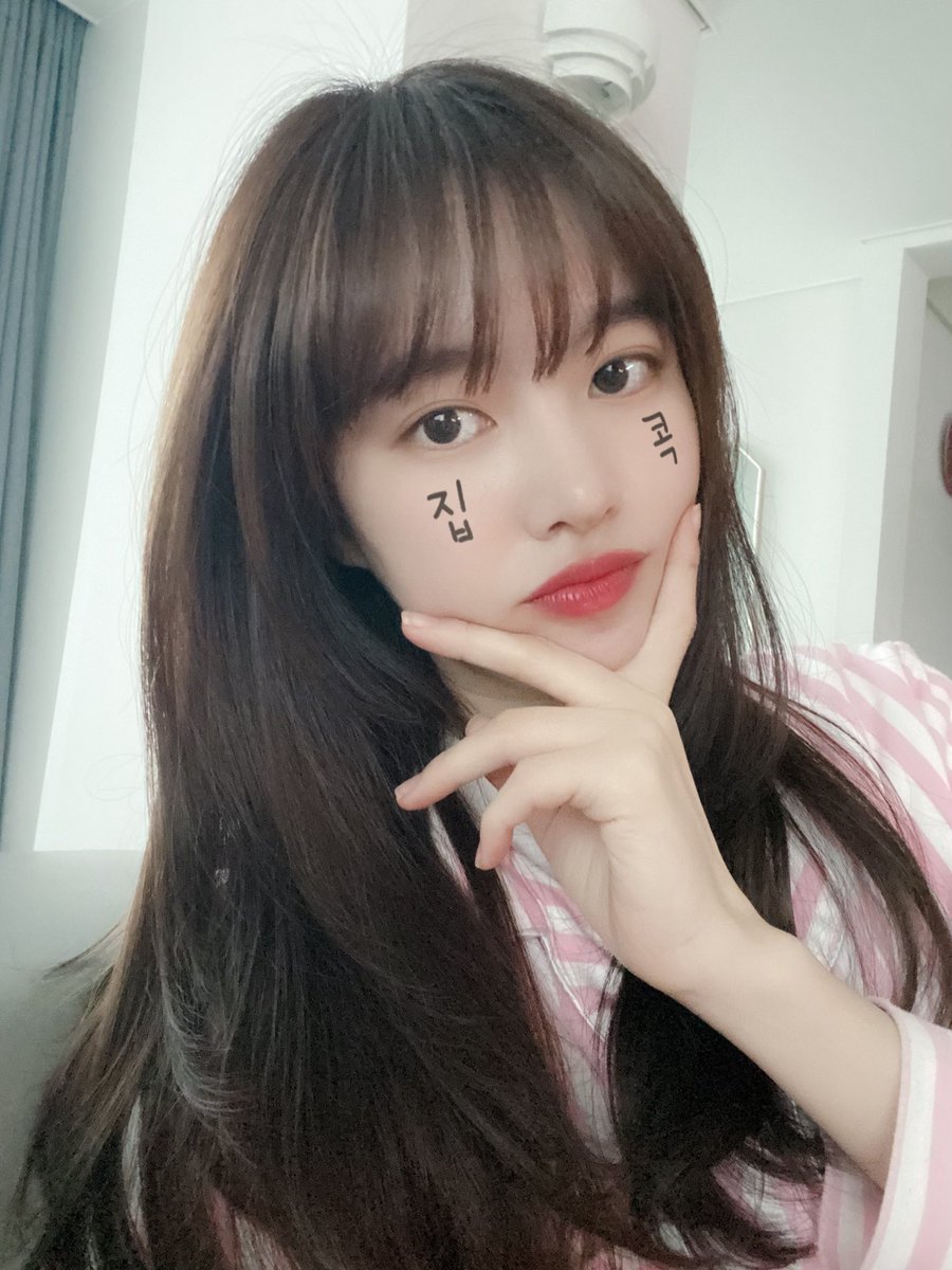 Jinseyeon's tweet image. 이거슨 3월에 찍은 사진입니다✨