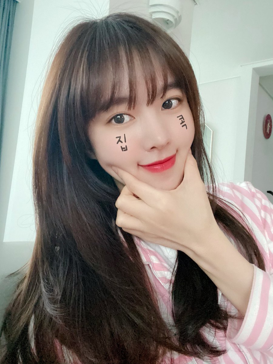 Jinseyeon's tweet image. 이거슨 3월에 찍은 사진입니다✨