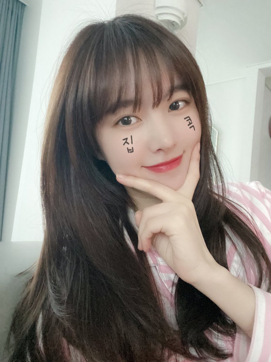 Jinseyeon's tweet image. 이거슨 3월에 찍은 사진입니다✨