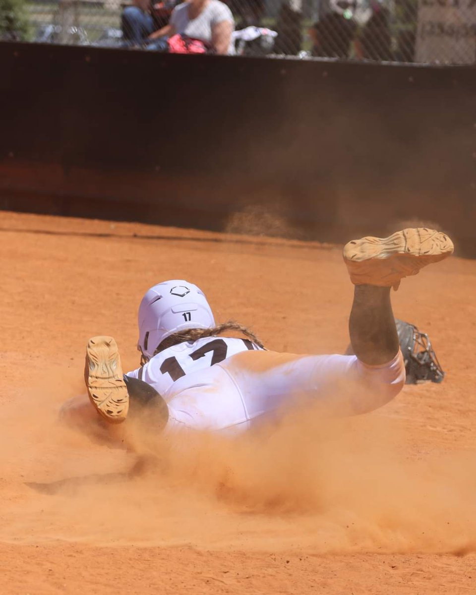 AvaRamsey17's tweet photo. I absolutely love making mom wash the white uniform π #hookslides and #divebacks https://t.co/vu3ylB0S3R