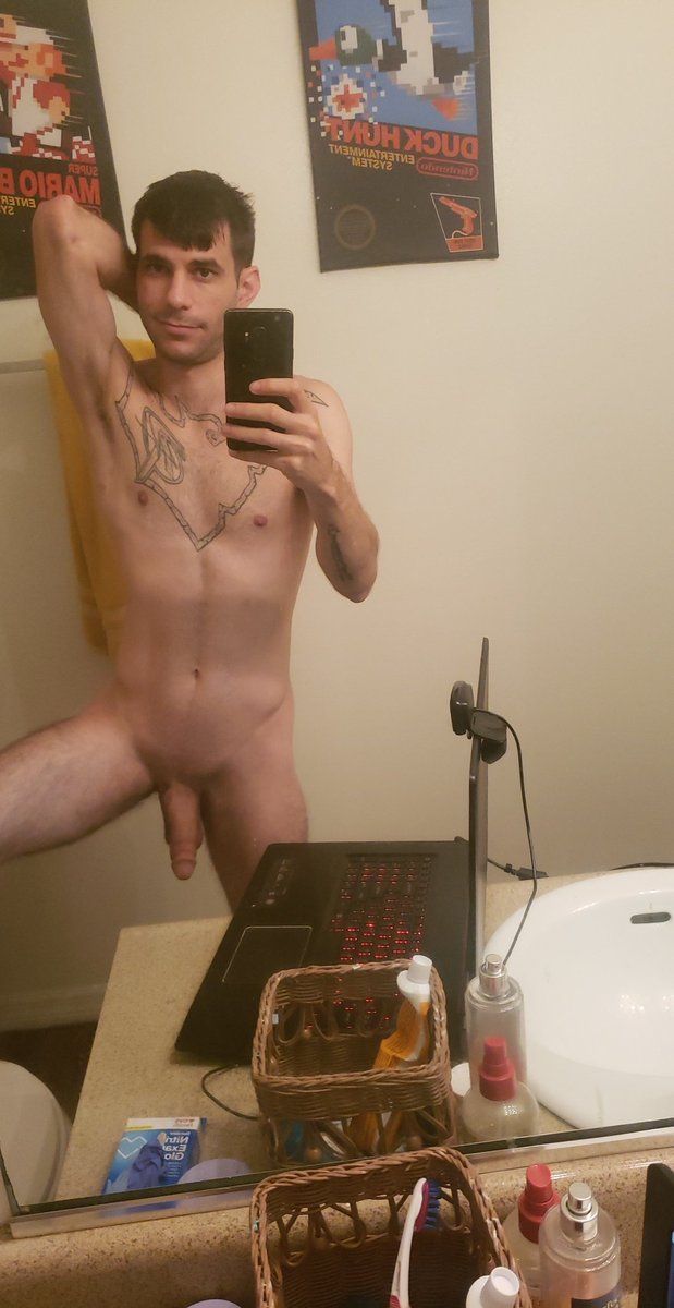 Airbornx2n11's tweet photo. Hopping on cam https://t.co/Oec24hltBJ https://t.co/q03YAsmEUE