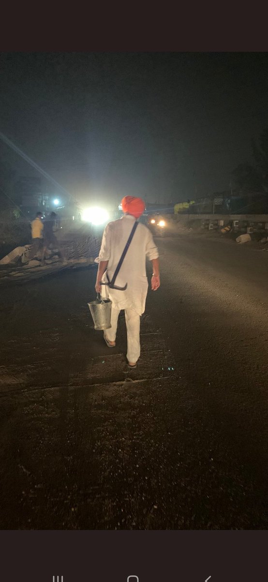 navdeepsingh_77's tweet photo. Farmers spent chilled winter on roads now burning summer days but they are still on roads.. lost more then 500 lives...Is this not matter of care who are sleeping in AC rooms...???#TomarRepealOnlySolution https://t.co/V9Pk8GVVmj