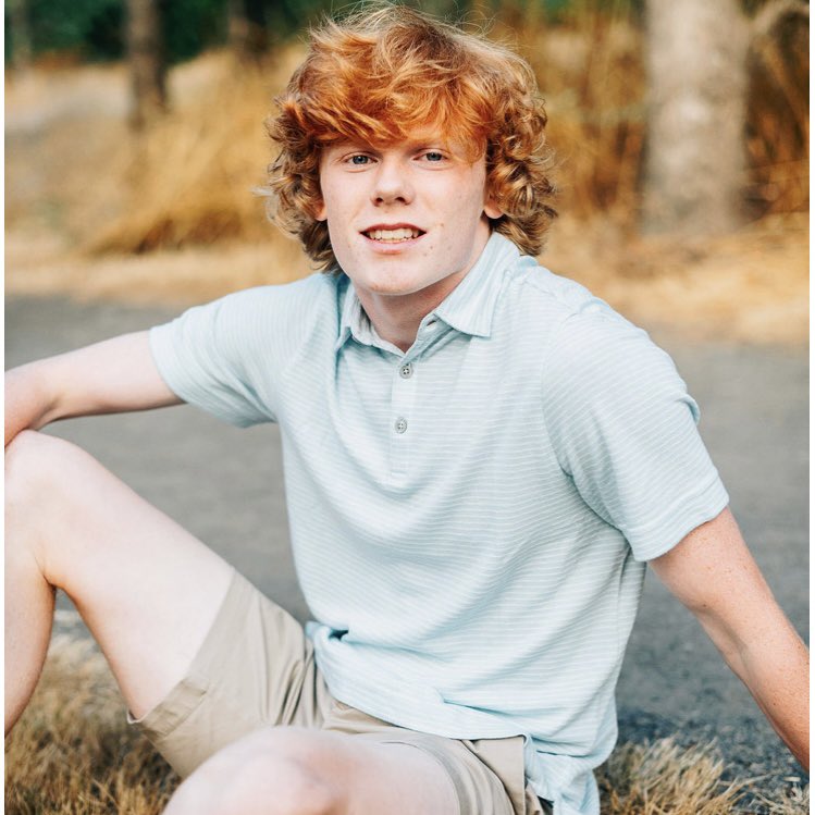 NFFOregon's tweet photo. Celebrating the Class of 2021 NFF Oregon Scholar-Athletes 🥇

👤 Hewitt Sullivan (@HewittSullivan)
🏈 Running Back / Cornerback
🎓 Tigard High School 

@TigerNationFB @NFFNetwork https://t.co/VaToidlKAL