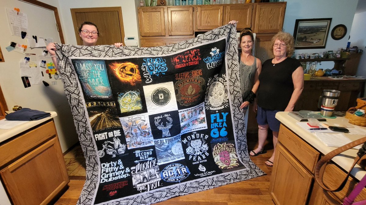 yoitsaves's tweet photo. My mother, grandmother, and grandfather surprised me with a quilt made of most of my band shirts including a few extra that shaped my life. Music such as @secondbestmi @CradleTheFall @realfriendsband @adtr and shows such as @Stranger_Things mean the world to me. This is so nice. https://t.co/6AWW1qbcCZ