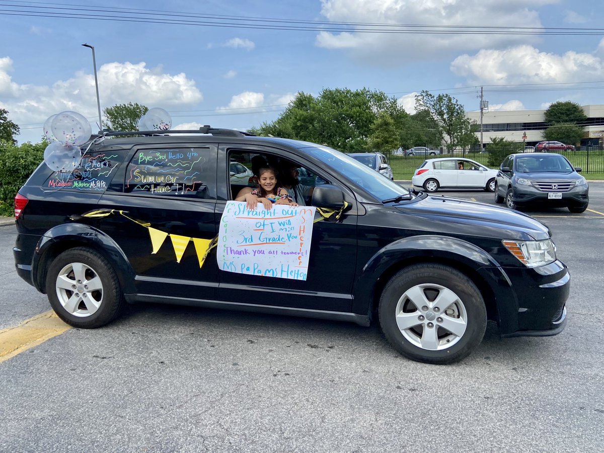 MsHe1ton's tweet photo. Our End of Year Parade was a success! We are so proud of our third (almost fourth) graders! 🌞 #kacdjoy https://t.co/Lfi6rvrJlo