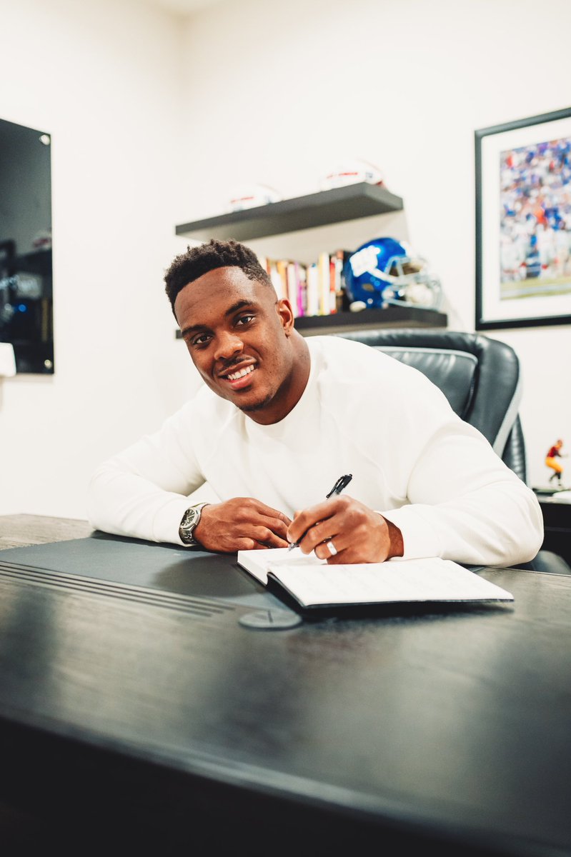 DevonKennard's tweet image. I’m very excited to announce that I’ll be adding AUTHOR to my bio soon. I faced my FEAR and took ACTION and now I just signed pen to paper with @HarperCollins 

Allow this story to be an example for everyone out there YOUNG and OLD…. SHOOT YOUR SHOT!