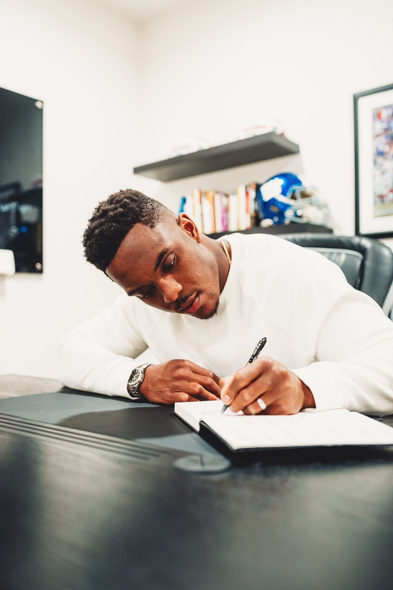 DevonKennard's tweet image. I’m very excited to announce that I’ll be adding AUTHOR to my bio soon. I faced my FEAR and took ACTION and now I just signed pen to paper with @HarperCollins 

Allow this story to be an example for everyone out there YOUNG and OLD…. SHOOT YOUR SHOT!