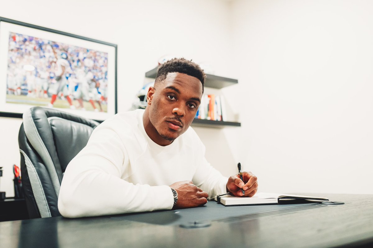 DevonKennard's tweet image. I’m very excited to announce that I’ll be adding AUTHOR to my bio soon. I faced my FEAR and took ACTION and now I just signed pen to paper with @HarperCollins 

Allow this story to be an example for everyone out there YOUNG and OLD…. SHOOT YOUR SHOT!