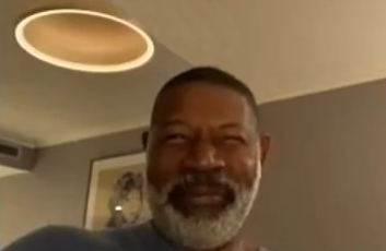sayasajo's tweet photo. God: "I'm retired"
Halo: " 'k, I'm off!"
I bet Dennis did this angle intentionally😉😂
#GeekedWeek
#LuciferSeason5B
#LuciferTableRead https://t.co/oaHJe224mR