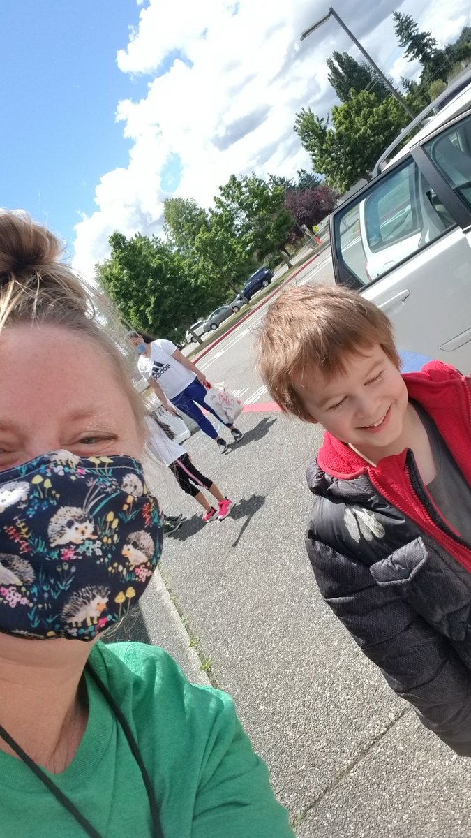 liskaybee's tweet photo. Met some of my #onlinelearning students for the first time in person today @WHSTEMAcademy #Kindergarten #EndOfTheYear Bubble parade! And they met each other too! https://t.co/urMlEh6IGz