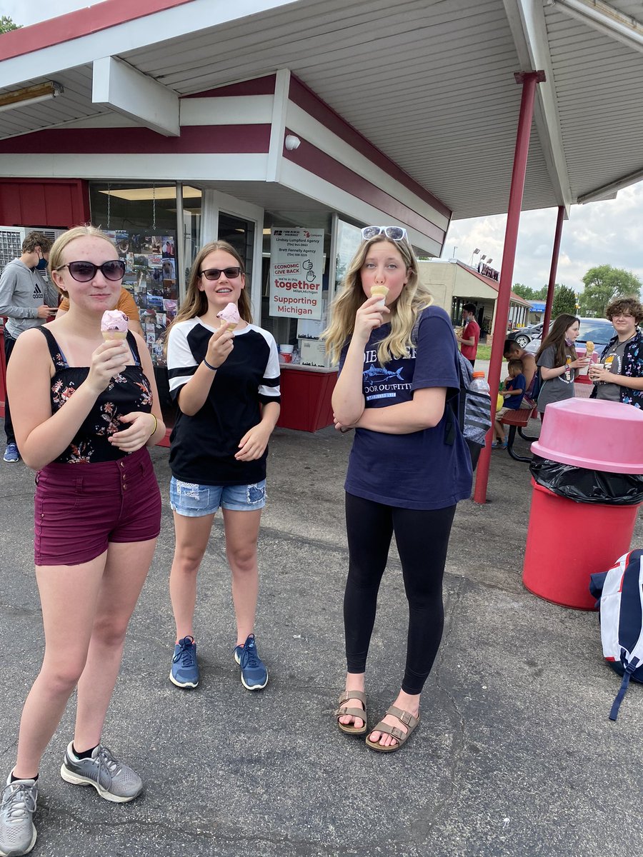 Mrs. Barker MMS tweet media