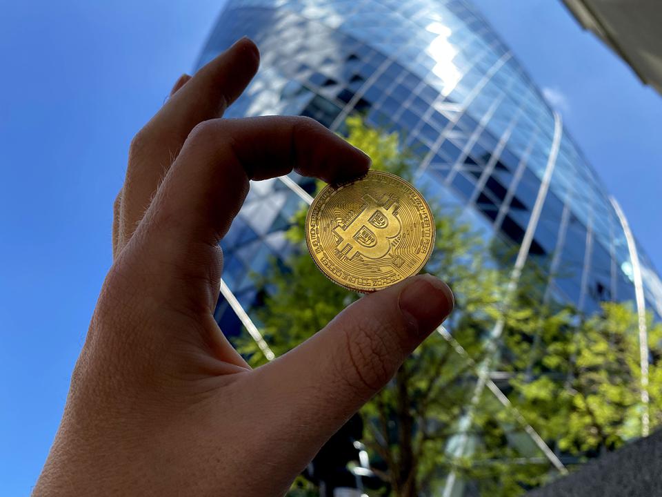 Bitcoin Prices Bounce Back After Reaching 2-Week Low forbes.com/sites/cbovaird…