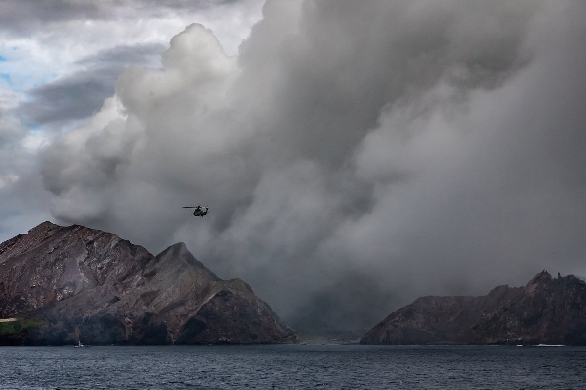 NZNavy's tweet photo. Service commended🎖The courage and professionalism of #HMNZSWellington’s crew members on the Whakaari / White Island response in 2019 has been recognised in the New Zealand Defence Force commendations this week. 

MORE: https://t.co/6RFlUFehbg

#NZNavy #Force4NZ https://t.co/0jisa8C5Y6