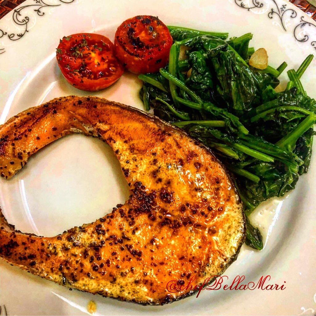 And you know that, I had to get em  STAT and cook em as fast as I can.
They’re PRIMO!

#bakedsalmon #bearnaisesauce #sauteedspinach #grilledtomatoes #premium #saveur #hustling #chefbellaMari #forthesakeoflove
