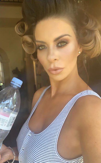 Let&rsquo;s get down to business! 🌓 https://t.co/xRXnhCOgDe<a href="/tag/linseydawnmckenzie"class="tags"><span>#linseydawnmckenzie</span></a>