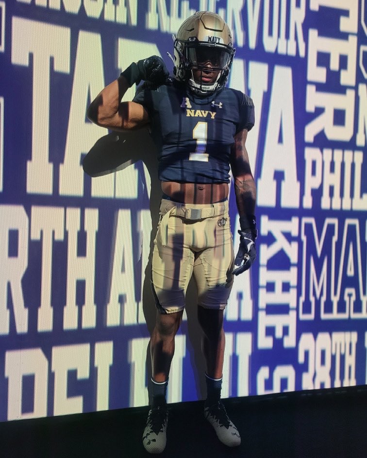 cthompson4_'s tweet photo. After a great visit I am blessed to receive an offer from THE United States Naval Academy!! ⚓️ @GreenRB21 @NAVYCoachKen https://t.co/8skndOz3Pl