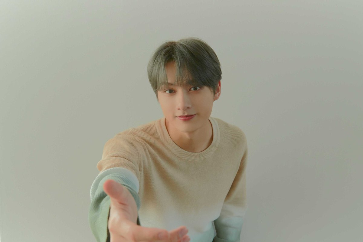 Ky96835607's tweet photo. Happy Birthday to the boy who never fails to put a smile on my face❤️❤️❤️#FallInLoveWithJunDay #문준휘_생일이라_행복이_원플러스원 https://t.co/vnYFozjFEg