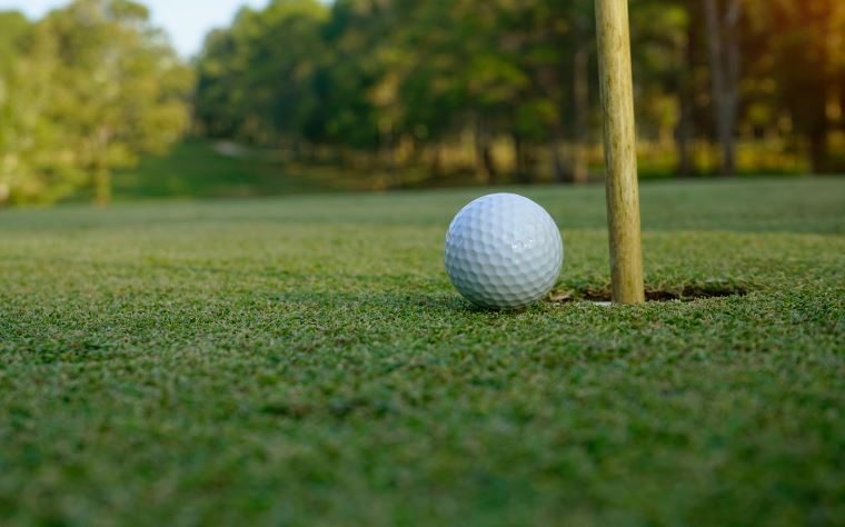 It might be a tad dark, but from 11.59PM tonight groups of four and competitions are back on for regional Victorian golfers. 

bendigoadvertiser.com.au/story/7291286/…