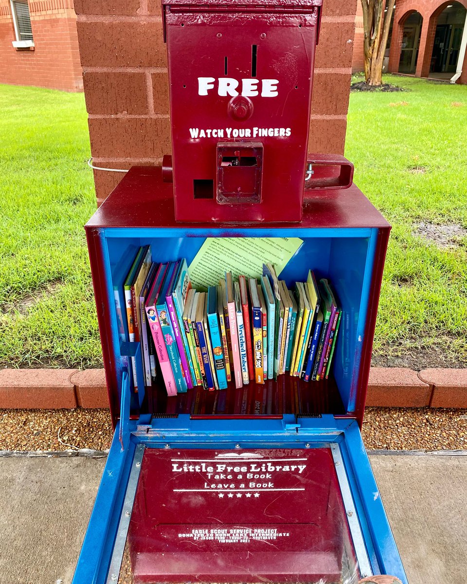kyford94's tweet photo. Dinosaurs, detectives, princesses and pirates! You may find each at the Little Free Libraries in front of #HornLakeIntermediate or behind the school at the pavilion. Find more info inside the libraries. #TakeABookLeaveABook #littlefreelibrary #TeamDCS @TweetDCS_HLIS @cb_GiveMe3 https://t.co/BeV2U5uAmX