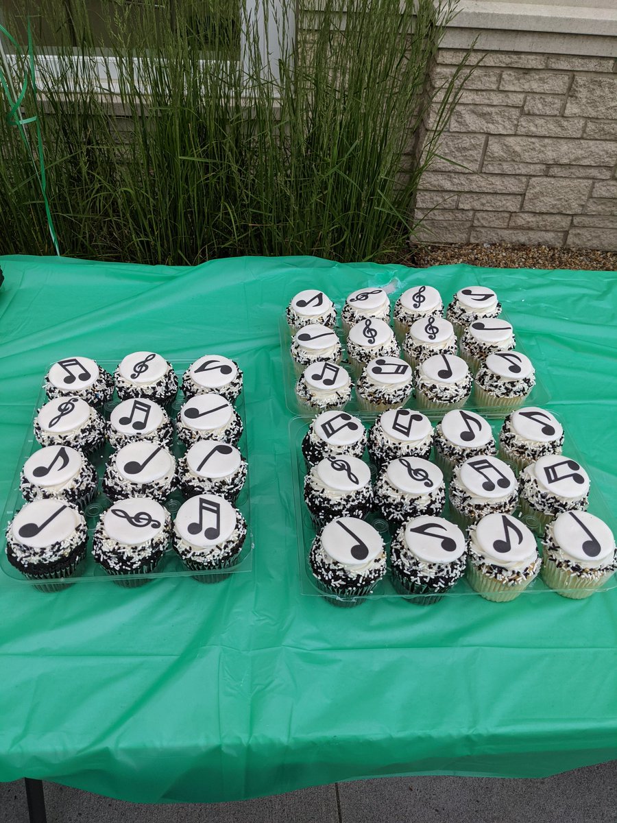 Colleen_Realtor's tweet photo. @Music_DramaAPS  2020/2021 Music Banquet.  Congratulations Seniors 🎼💚🎓 https://t.co/gQXtjOhiiC