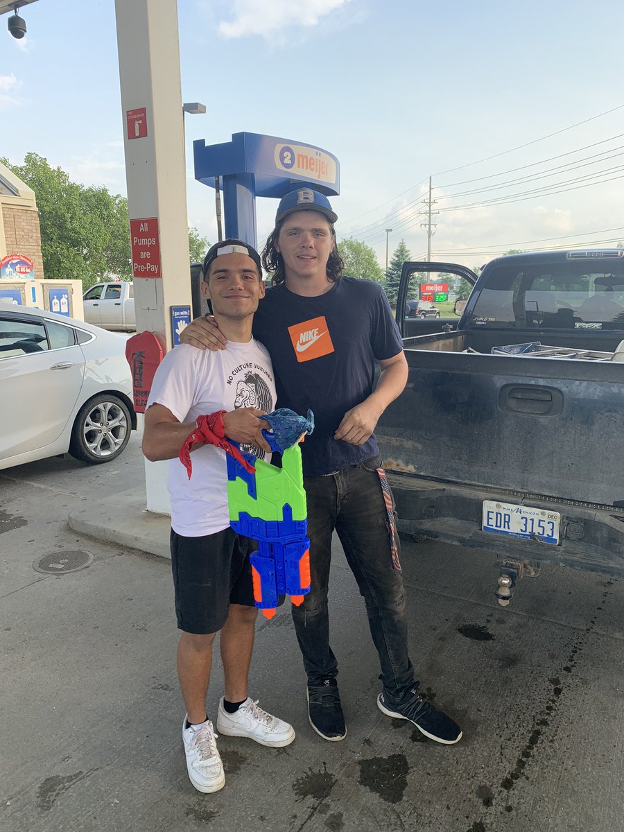 MckennaTolonen's tweet photo. someone forgot to turn his snap location off… devons out @OvilleWaterWars https://t.co/pFNWZqqymz