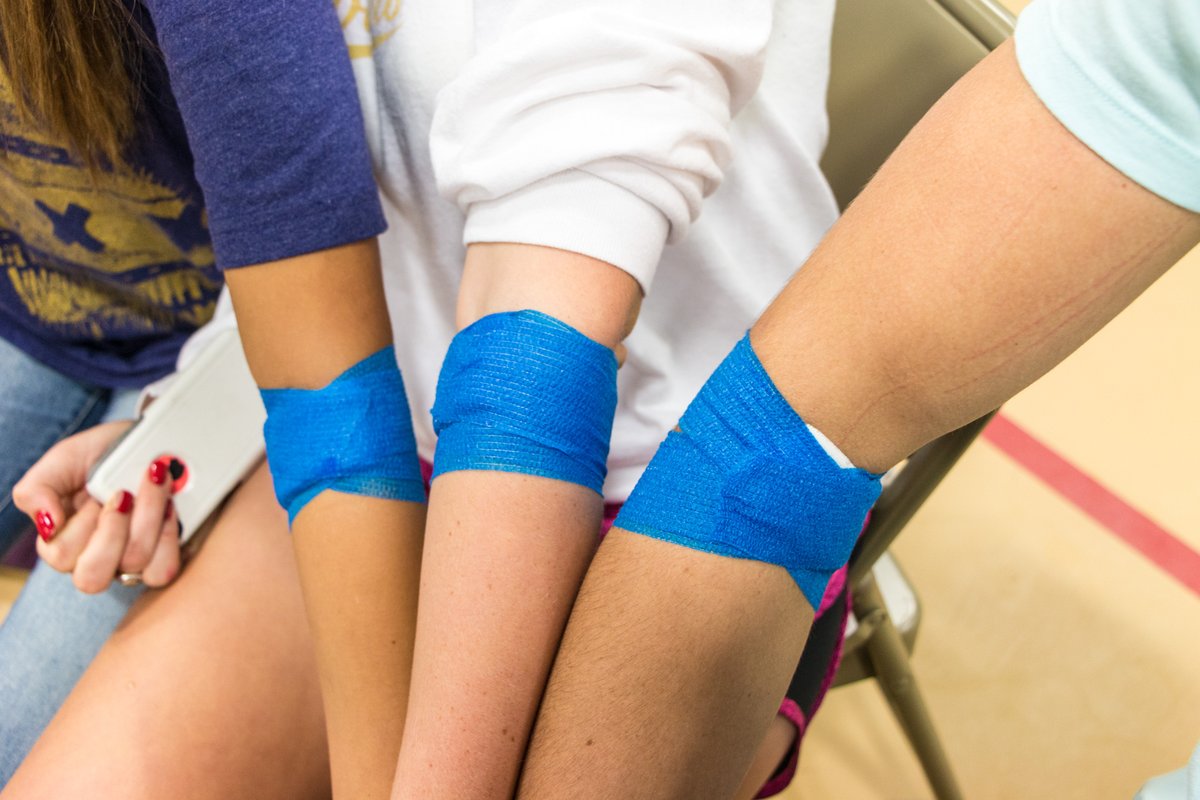 CarterBloodCare's tweet photo. DID YOU KNOW: A key reason people say they don’t give blood is that no one asked them to.
When you come to donate, ask a friend to join you! What a great way to show how you affect patients’ lives in our community. And, you just doubled your donation by simply asking a friend! https://t.co/g69uBeytyv