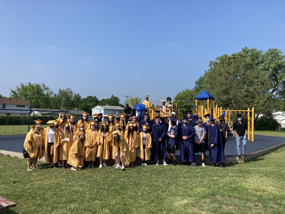 kdelaplante's tweet photo. As a former 5th Grade teacher, I loved this tradition each year...this year hit different. I couldn’t be more proud to be a Panther today as I walked the halls with them! Thank you @maplemere @WillowRidge480 @HeritageStrong @GlendaleSH #onesweethome https://t.co/wzASRHGogG