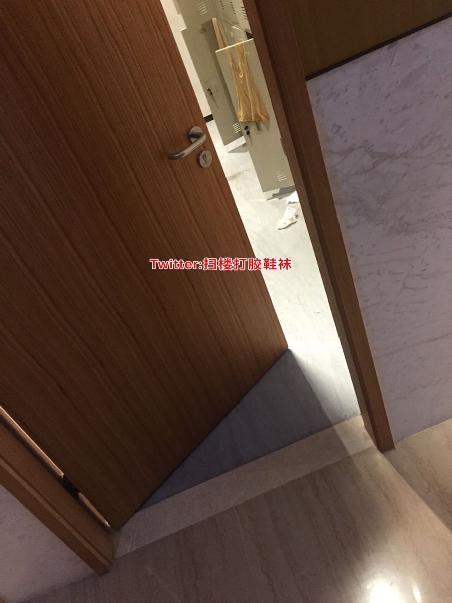 原味丝袜高跟街拍美脚美足 tweet media