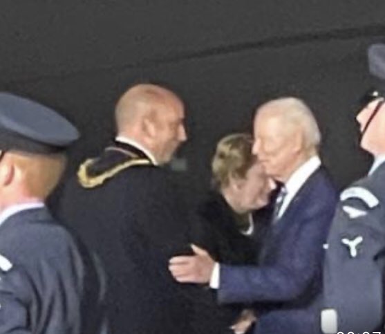 What a start to Louis Gardners term as a #Cornwall #Councillor in his role as #Mayor of #Newquay meeting @JoeBiden a picture he will surely #treasure The Leader of the council Linda Taylor was also there to meet and greet seen here chatting with the #firstlady #G7 #proud