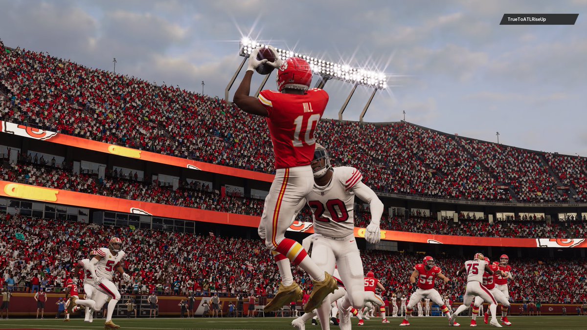 chiefsbl's tweet photo. Tyreek Hill catches the game winner as time expires to notch the Chiefs' first win of the season.

#BetterLeagueM21 https://t.co/AVXvCxGWdz