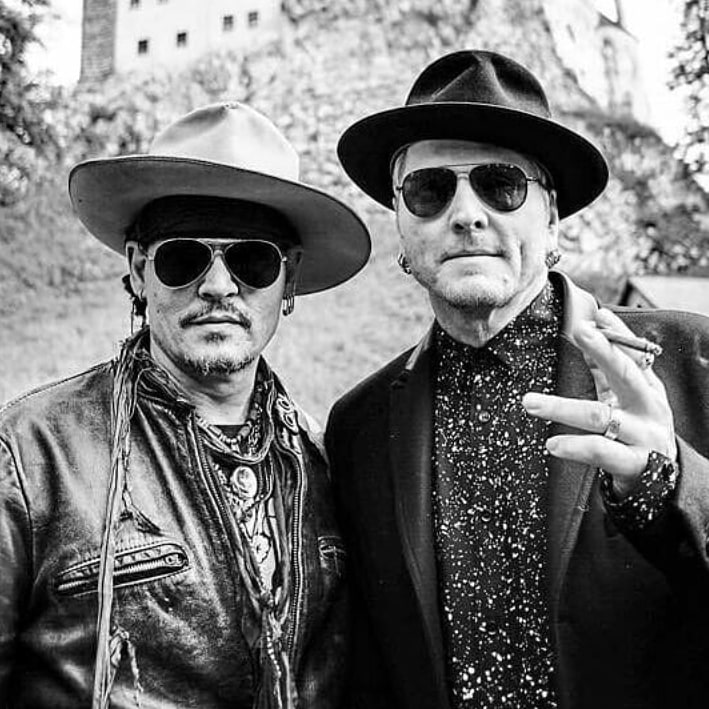 Mattsorumarmy's tweet photo. Happy birthday #JohnnyDepp 🎂

#MattSorum #gnr #gunsnroses #velvetrevolver #rocknroll #hardrock #drums #drummer https://t.co/ykzADjO4O3