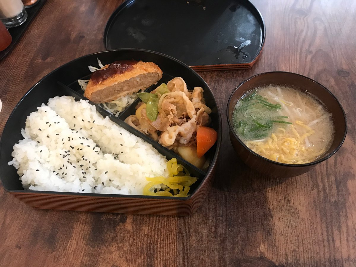 なかの消防サービス ３月１１日のランチ 広島市中区東白島町14 15 白島キューガーデン 1f 万丈 の日替りランチ弁当です 肉じゃがとコロッケにミニラーメンが付いて税込600円です