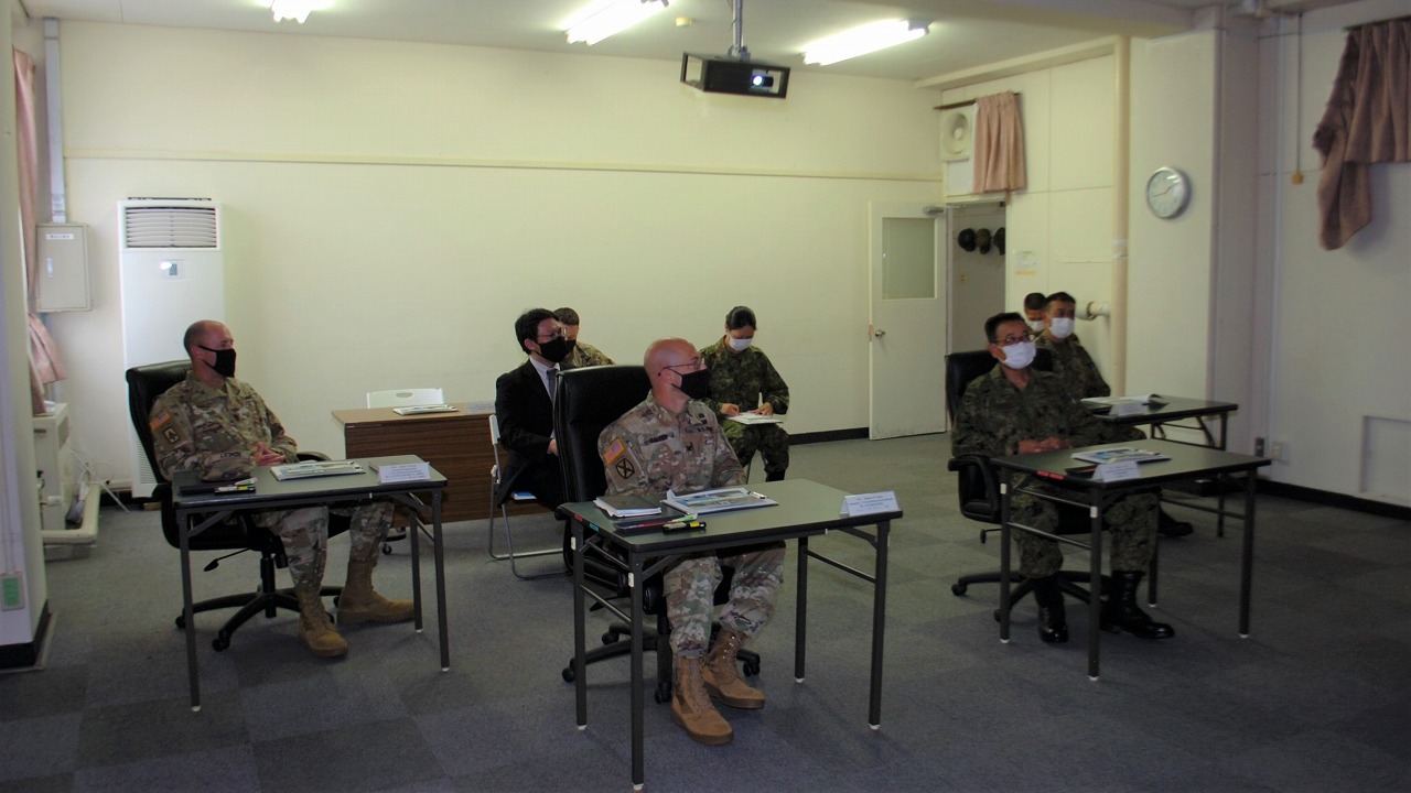 陸上自衛隊 青野原駐屯地 英訳はこちらです Jgsdf 8th Antiaircraft Artillery Group Received An Office Call From Commander Of The 38th Air Defense Artillery Brigade U S Army 38thada T Co W845i8tzrw Twitter