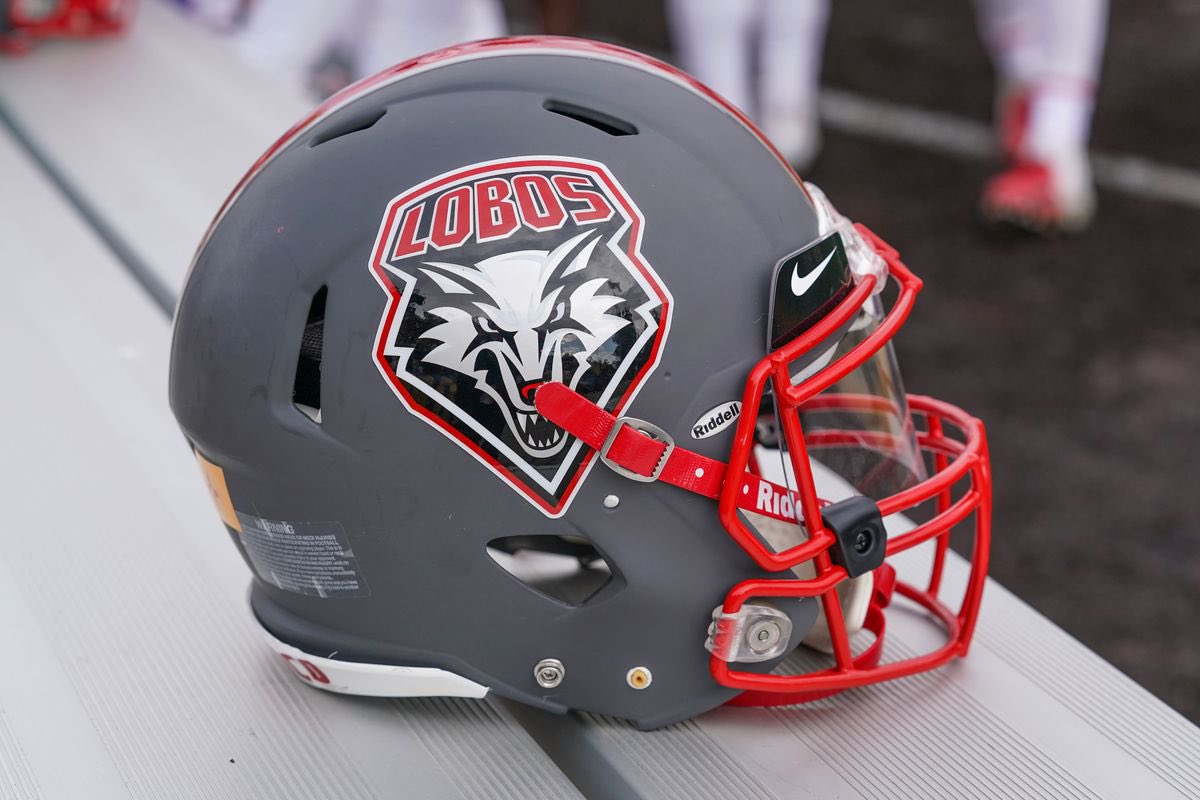 Bsmit21's tweet photo. Blessed to announce that I will be continuing my academic and athletic career at The University of New Mexico! #GoLobos #AustinStrong @DavidHowes5 https://t.co/V5lJV7Rwzl