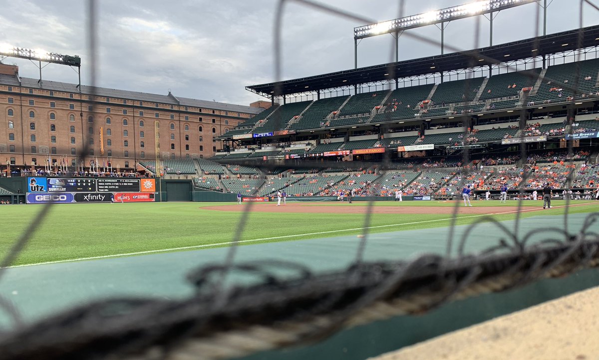 Meet_My_Mets's tweet image. #LGM loving this ballpark @Orioles and thank you #PinMan and #CowBellMan for a great pre-game! 🧡💙🧡💙