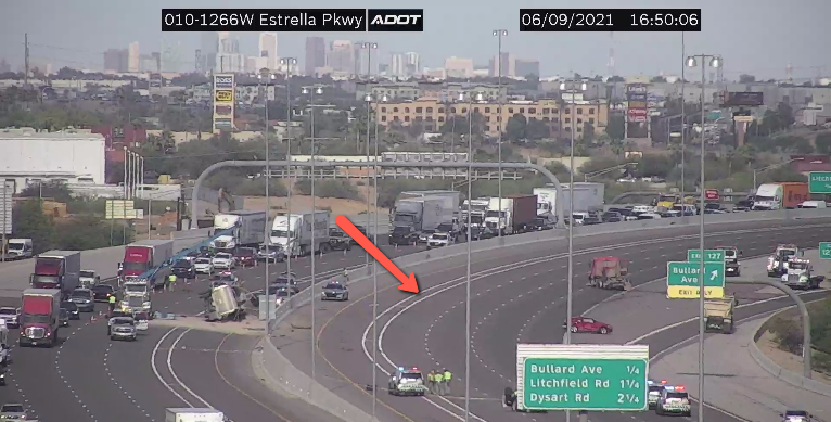ArizonaDOT's tweet photo. I-10 EB remains closed at Estrella Parkway in Phoenix; all traffic must detour onto or before this road. No estimated time to reopen.

Check your route before heading out with AZ 511 &amp; ADOT Alerts apps: https://t.co/18uQYLoqla

#I10 #PhxTraffic https://t.co/M6KEJMlidr