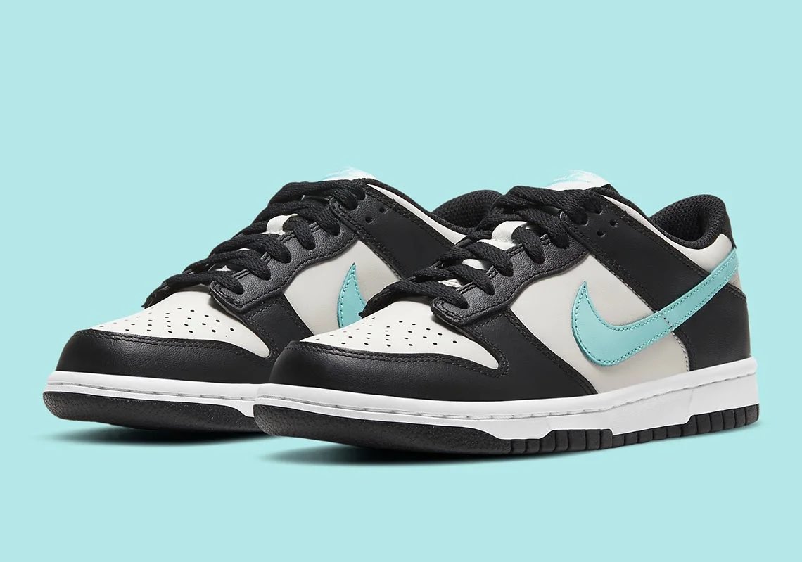 snkr_twitr's tweet photo. Kids Nike Dunk Low ‘Tiffany’ drops tomorrow 7am PT/10am ET

GS
FNL https://t.co/Zr5Dhov4XO
HBT https://t.co/sWGUviMNqw
JD https://t.co/vZUSIAfhx8
SNKRS https://t.co/aKnjSgI9Kx
SU https://t.co/XxhtC6xbR6
#AD https://t.co/wLprfMpRPx