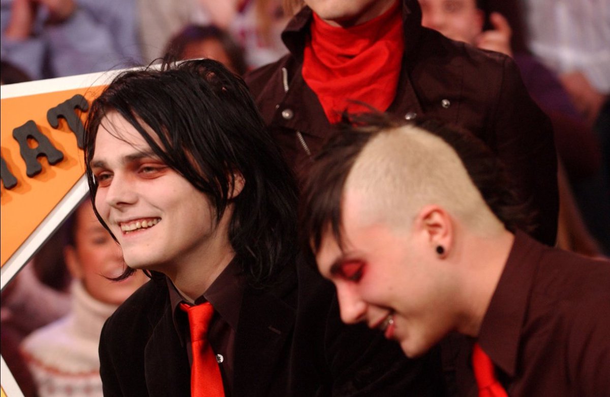 hourly gerard way (@everyhourgerard) on Twitter photo 